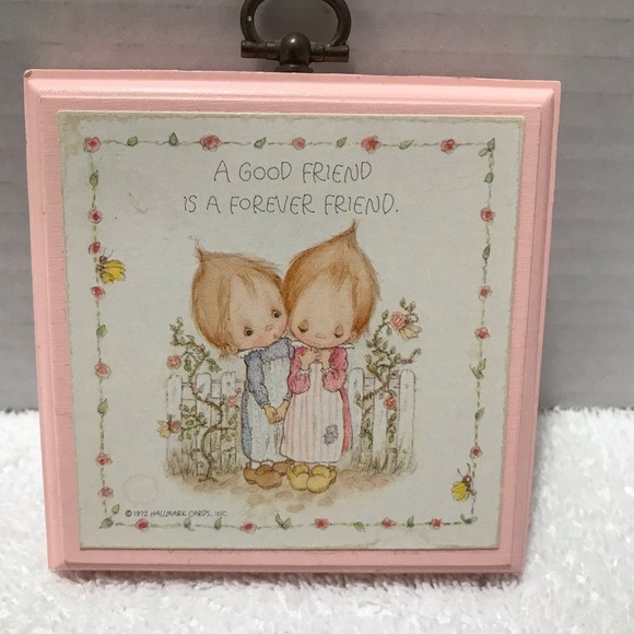 Vintage  Hallmark Betsey‎ Clark Plaque "A Good Friend Is A Forever Frien… - Picture 1 of 6
